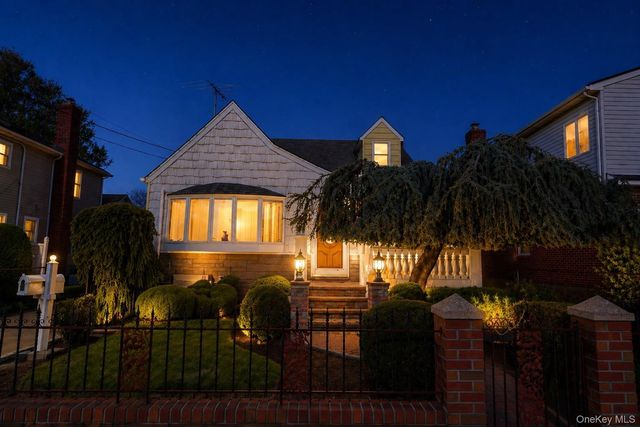 154 Scherer Boulevard, Franklin Square, NY 11010