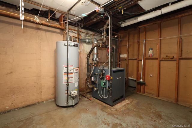 154 Scherer Boulevard, Franklin Square, NY 11010