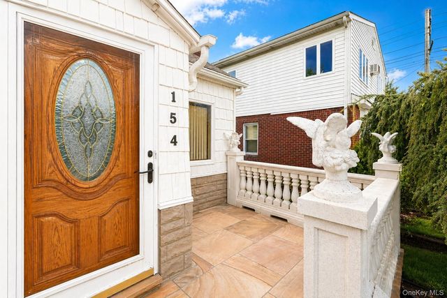 154 Scherer Boulevard, Franklin Square, NY 11010