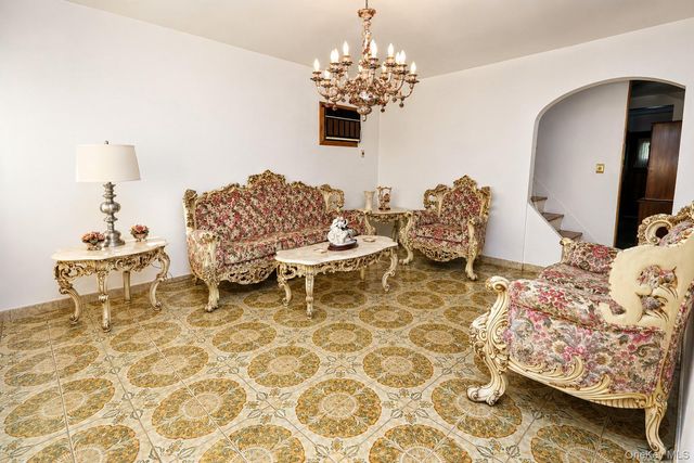 154 Scherer Boulevard, Franklin Square, NY 11010