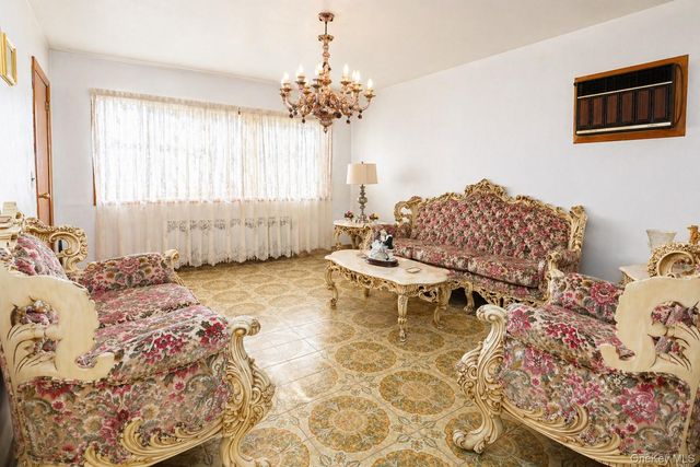 154 Scherer Boulevard, Franklin Square, NY 11010