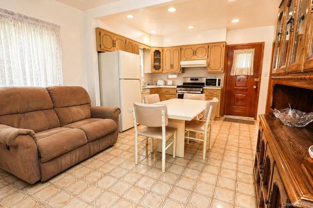 154 Scherer Boulevard, Franklin Square, NY 11010