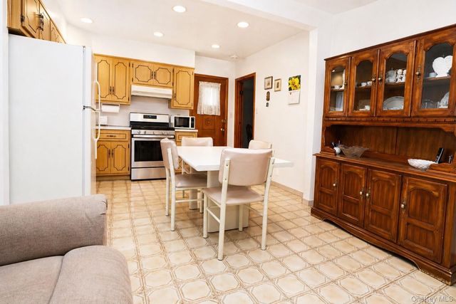 154 Scherer Boulevard, Franklin Square, NY 11010