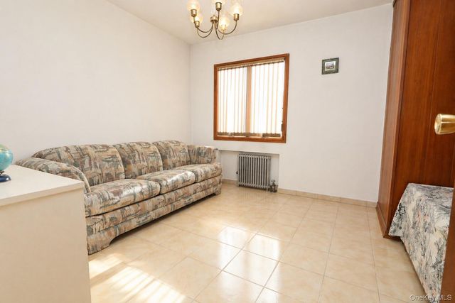 154 Scherer Boulevard, Franklin Square, NY 11010