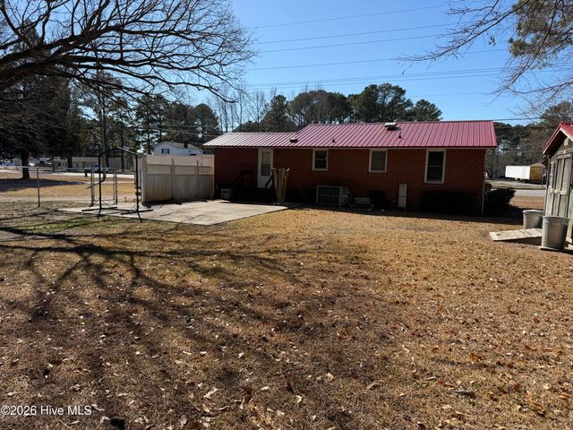 2040 W 5th Street, Washington, NC 27889