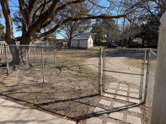 2040 W 5th Street, Washington, NC 27889