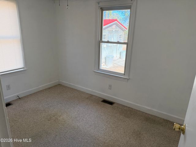 2040 W 5th Street, Washington, NC 27889