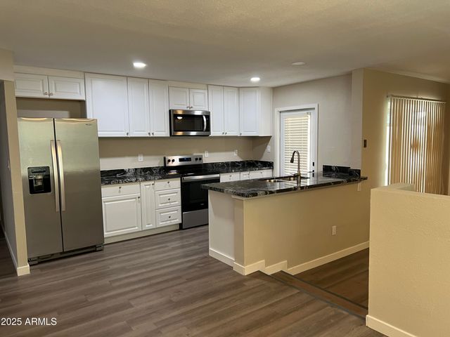 10801 N 43rd Drive, Glendale, AZ 85304