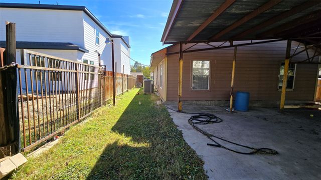 1441 Oakley Avenue, Dallas, TX 75216