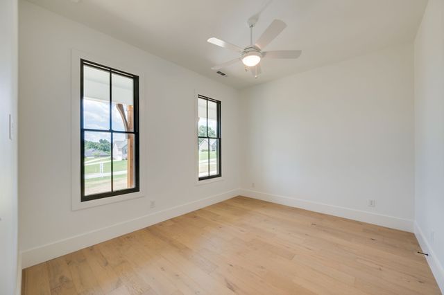 1501 Spencer Mill Rd, Burns, TN 37029