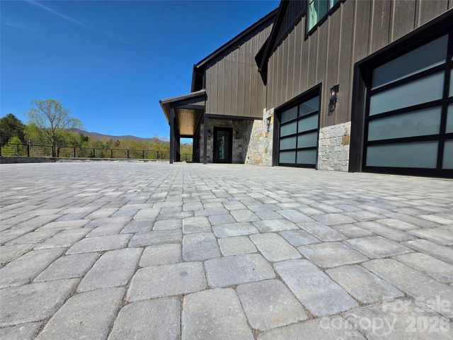 6 Walnut Valley Parkway, Arden, NC 28704