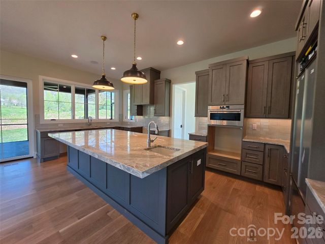 6 Walnut Valley Parkway, Arden, NC 28704