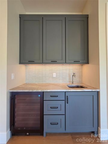 6 Walnut Valley Parkway, Arden, NC 28704