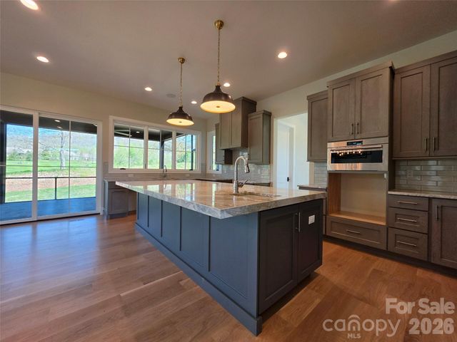 6 Walnut Valley Parkway, Arden, NC 28704
