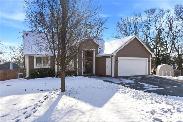 202 WOODBURY Circle, Council Bluffs, IA 51503