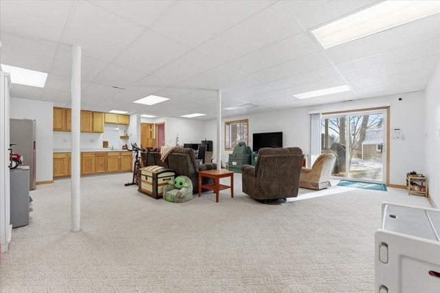 202 WOODBURY Circle, Council Bluffs, IA 51503