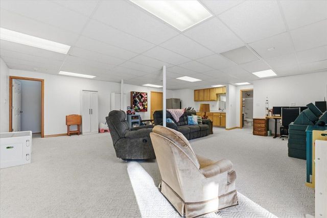 202 WOODBURY Circle, Council Bluffs, IA 51503