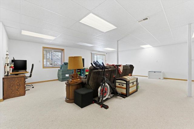 202 WOODBURY Circle, Council Bluffs, IA 51503