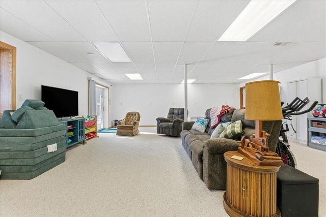 202 WOODBURY Circle, Council Bluffs, IA 51503