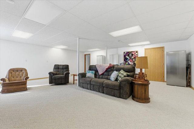 202 WOODBURY Circle, Council Bluffs, IA 51503