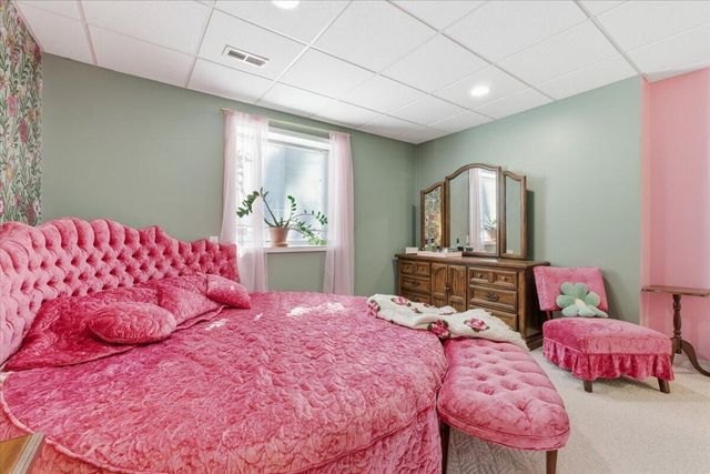 202 WOODBURY Circle, Council Bluffs, IA 51503