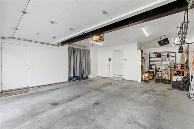 202 WOODBURY Circle, Council Bluffs, IA 51503