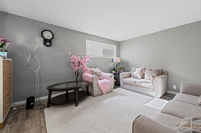 8153 Dale, Center Line, MI 48015
