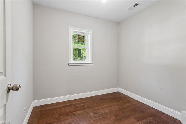 9571 Rowes Point RD, Hayes, VA 23072