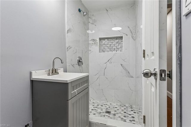 9571 Rowes Point RD, Hayes, VA 23072