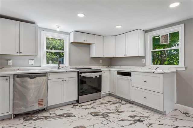 9571 Rowes Point RD, Hayes, VA 23072