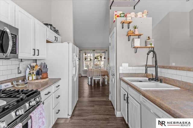 16021 Robin Drive, Omaha, NE 68136