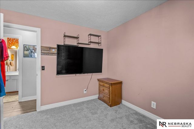 16021 Robin Drive, Omaha, NE 68136