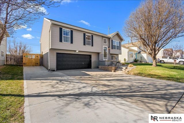 16021 Robin Drive, Omaha, NE 68136