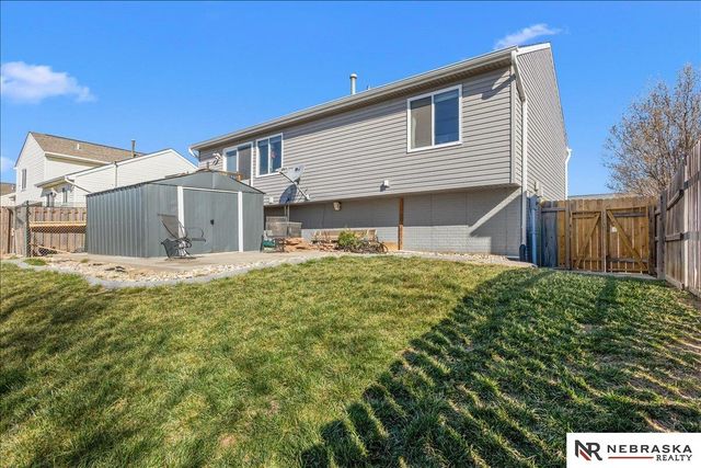 16021 Robin Drive, Omaha, NE 68136