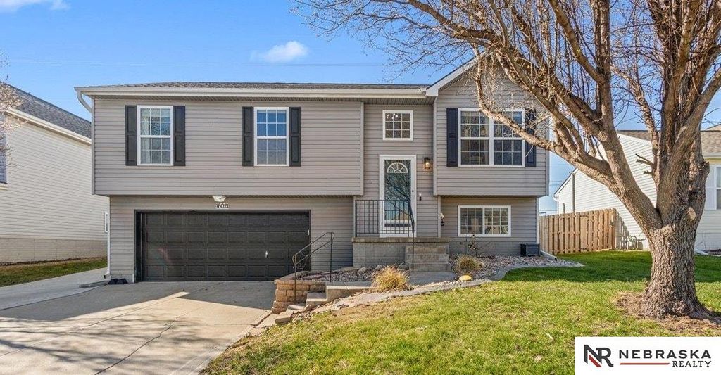 16021 Robin Drive, Omaha, NE 68136