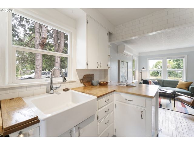 2343 Se 85TH Ave Se, Portland, OR 97216