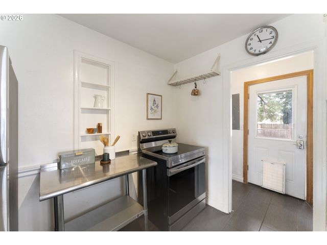 2343 Se 85TH Ave Se, Portland, OR 97216