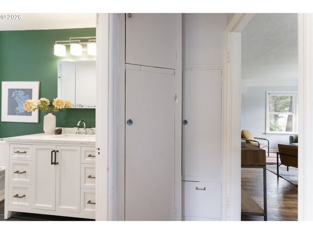 2343 Se 85TH Ave Se, Portland, OR 97216