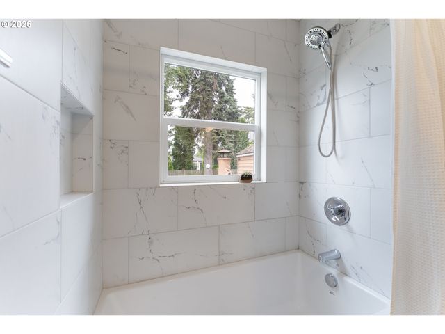 2343 Se 85TH Ave Se, Portland, OR 97216