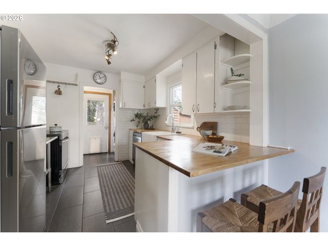 2343 Se 85TH Ave Se, Portland, OR 97216