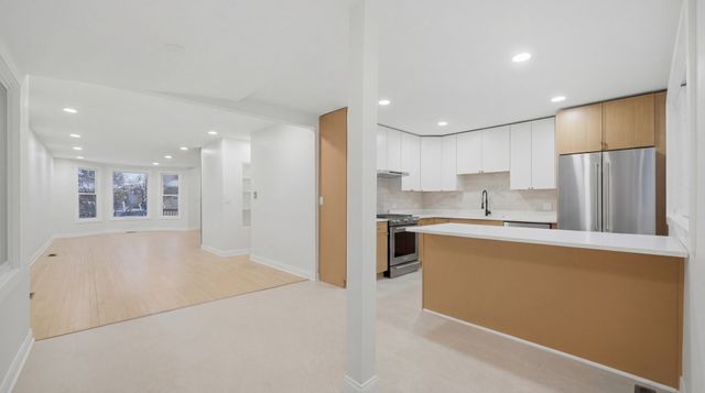 3143 N Sawyer Avenue, Chicago, IL 60618