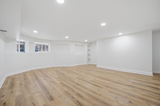 3143 N Sawyer Avenue, Chicago, IL 60618