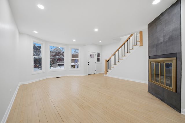 3143 N Sawyer Avenue, Chicago, IL 60618