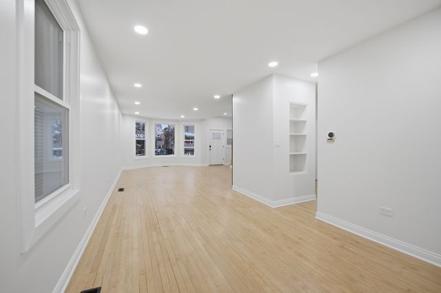 3143 N Sawyer Avenue, Chicago, IL 60618