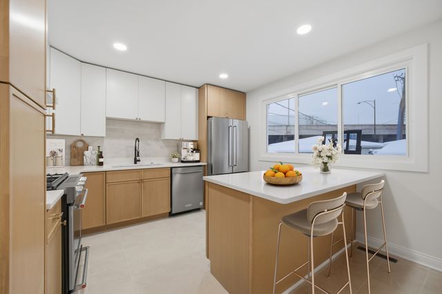 3143 N Sawyer Avenue, Chicago, IL 60618