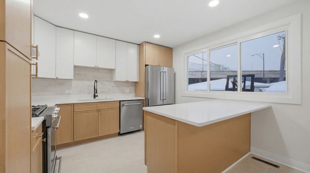 3143 N Sawyer Avenue, Chicago, IL 60618