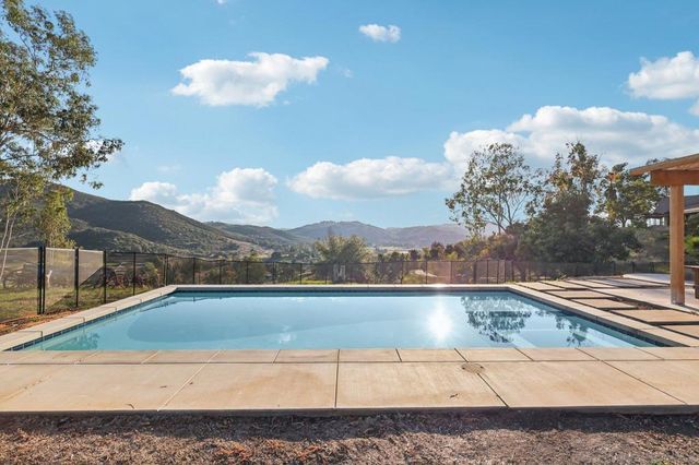 26086 Bear Valley Heights Road, Escondido, CA 92027