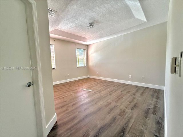 10866 NW 51st Ln, Doral, FL 33178