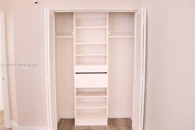 10866 NW 51st Ln, Doral, FL 33178