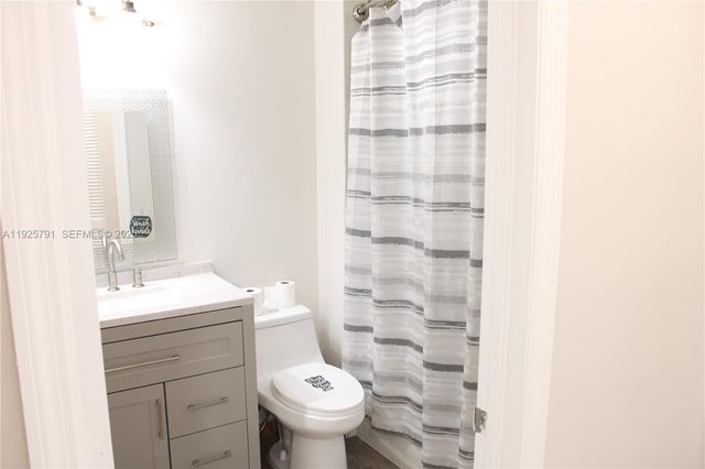 10866 NW 51st Ln, Doral, FL 33178